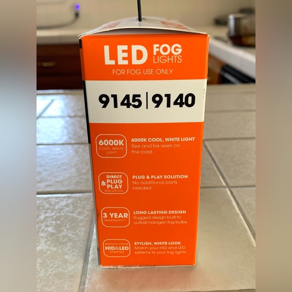 Sylvania LED Fog Lights Bulb Set Size 9145/9140 New 6K White Plug N Play - Picture 2 of 4